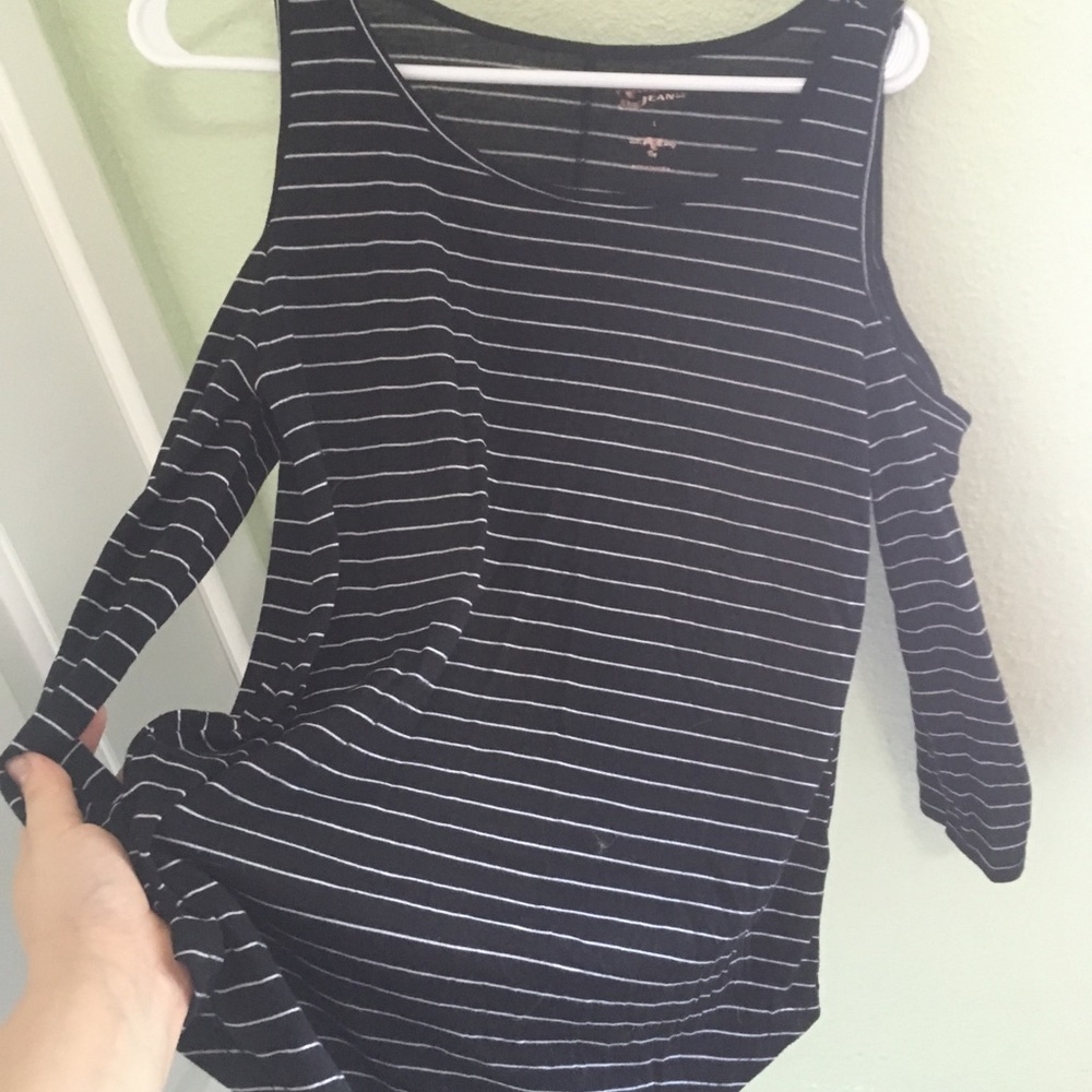 Cold shoulder top, striped, size “Large”